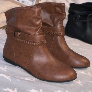 Mid-calf Boots